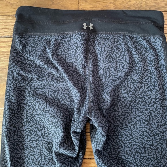 Under Armour Women’s Gray Geometric Cropped Leggings - Picture 5 of 5